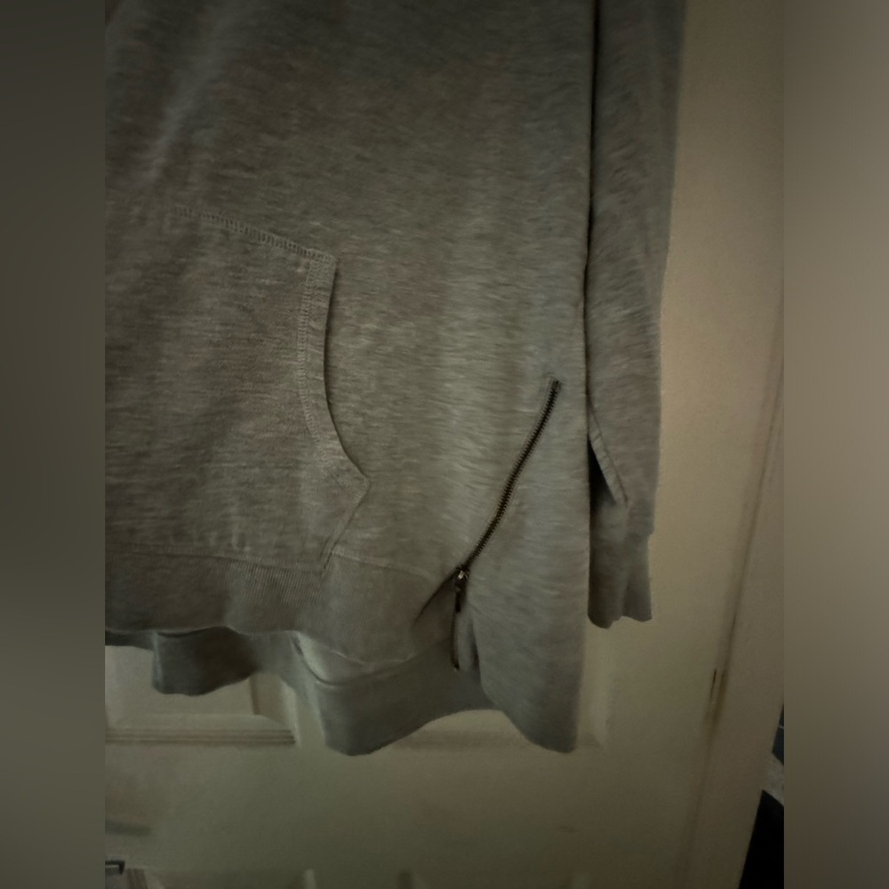 Women's Old Navy Active Grey Sweatshirt - Picture 5 of 8